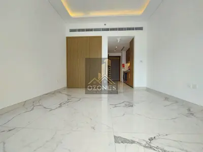 Amazing Lay Out, Luxury Building, Ready To Move