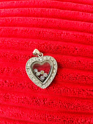 Silver heart pendant with small floating crystals