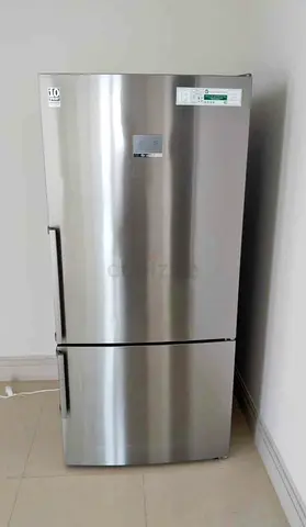 Siemens IQ700 Bottom Freezer Refrigerator - Good Condition