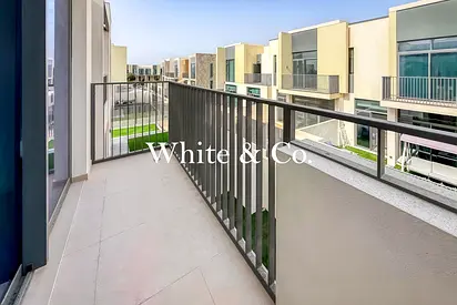 Emaar | Elegant Living | Close to Pool