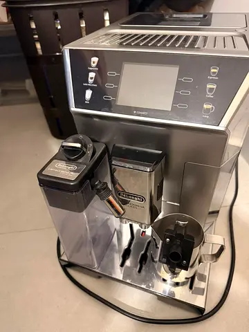 DeLonghi PrimmadonnaBean-to-Cup Automatic Coffee Machine with Milk Frother