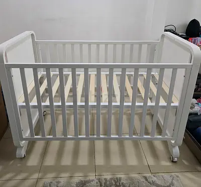 سرير أطفال Baby Cot جديد تمامًا – غير مستخدم