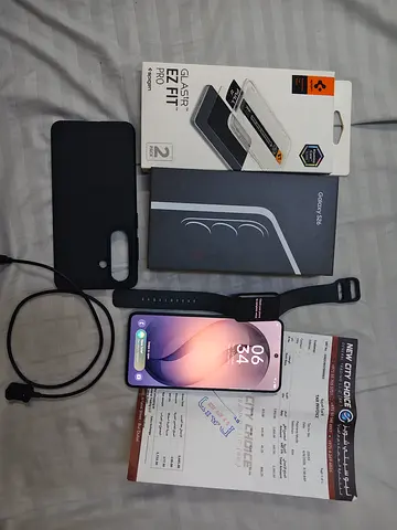 Samsung S26,256gb, new condition phone, just 5 months old+ Samsung fit3 smartwatch