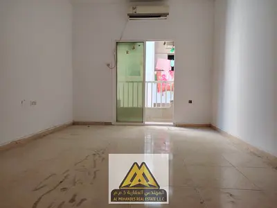 شقة غرفة وصالة في النعيمية 1 بعجمان، خلف مستشفى ثومبي وقريبة من أبراج النعيمية. تتميز بمساحة مناسبة وبلكونة وتكييف اسبليت، مع موقع حيوي قريب من الخدما