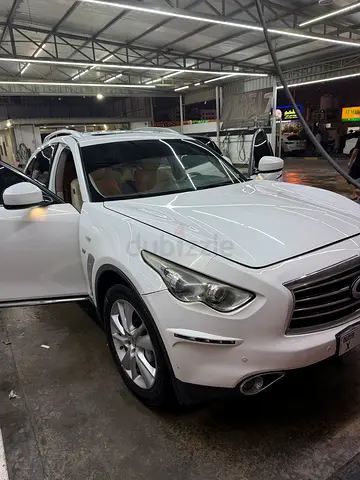 Infiniti QX70 Luxury 2016 GCC, No Accidents, Excellent Condition