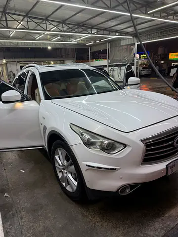 2016 Infiniti QX70 — фото 1