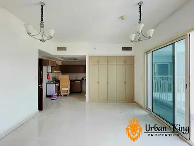 Spacious Studio Apt With Balcony // All Amenities
