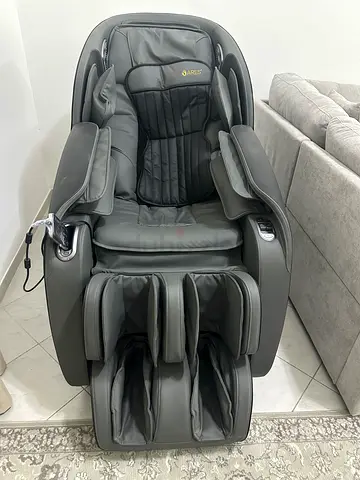 Massage Chair – Excellent Condition, Barely Used