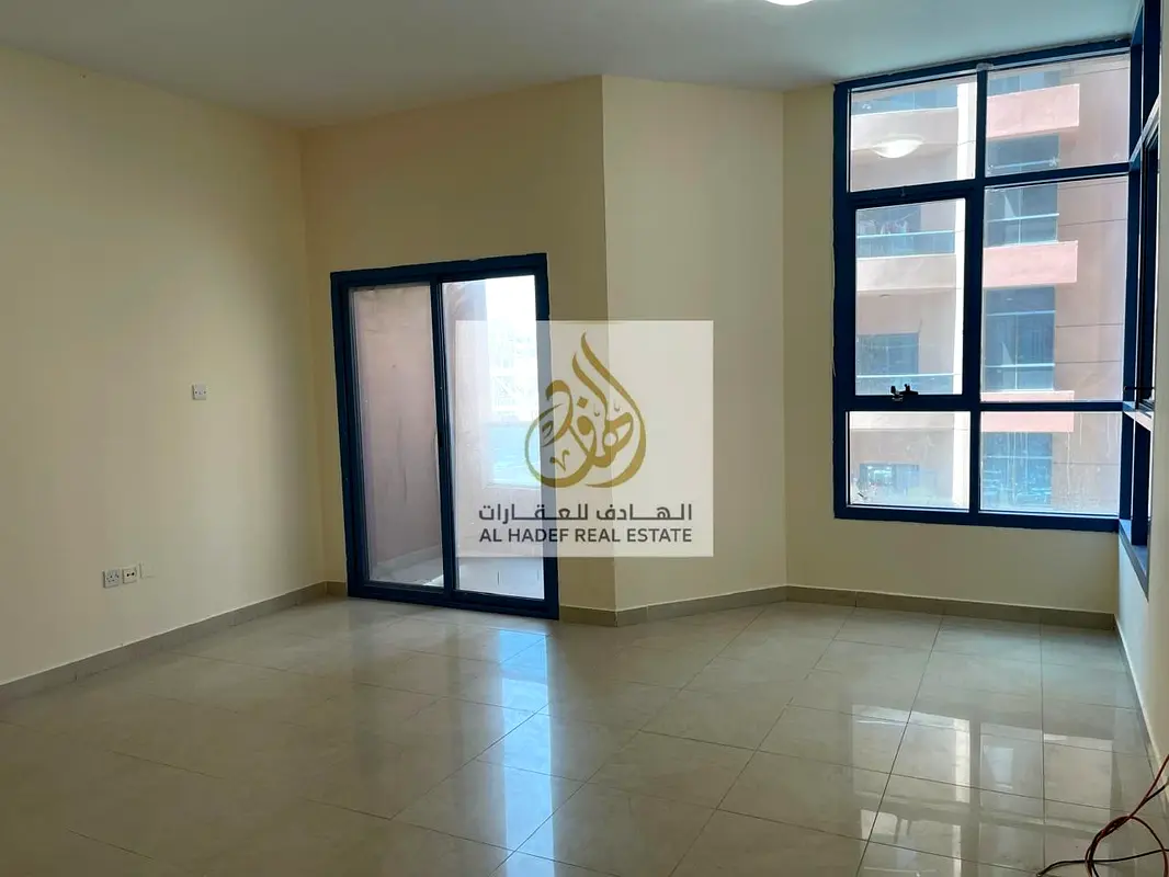 🏡 **للإيجار السنوي – 3 غرف وصالة في أبراج النعيمية | عجمان**  فرصة مميزة للسكن في واحدة من **أكبر مساحات الشقق في عجمان**، بمساحة واسعة جدًا تصل إلى
