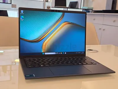 32GB QHD+ DELL ULTRA 7 -A.I NPU BOOST - EXTREME LIGHTWEIGHT MIDNIGHT BLUE SPECIAL EDITION YEAR WRNTY