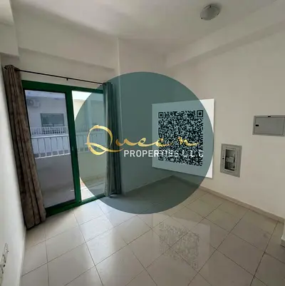 مساحة كبيرة / موقع مميز وحيوي / قريب من الخدمات والمرافق