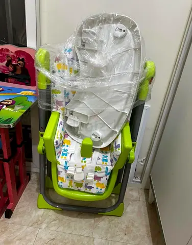 Foldable baby high chair with recline and tray - like new