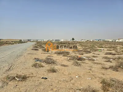 Industrial land with an area of 111,987 square feet, freehold ownership