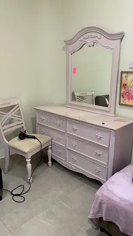 Bedroom dresser (6 drawers) with mirror for sale, in good condition
