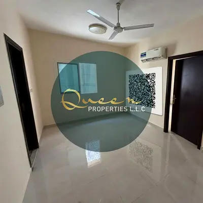 Large space / Prime and vibrant location / Close to services and amenities