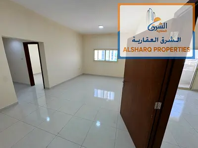 شقة مميزة بمساحة كبيرة جداً وعلى شارع الشيخ خليفة مباشرة، في موقع حيوي بالقرب من جميع الخدمات.