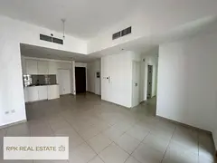 Community Living | Prime Location | 8 Cheques