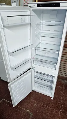 Smeg built in bottom freezer style fridge Exellent Condition