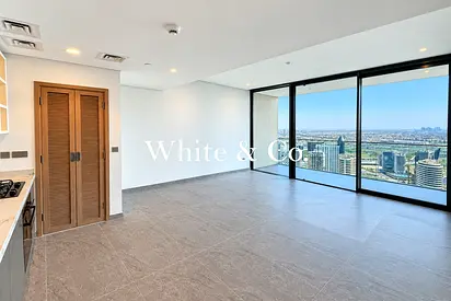 Elevated living| Canal Views |Sunlit Space