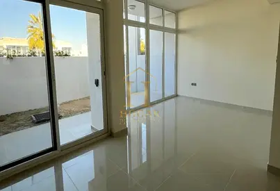Middle Unit | Vacant | Unfurnished