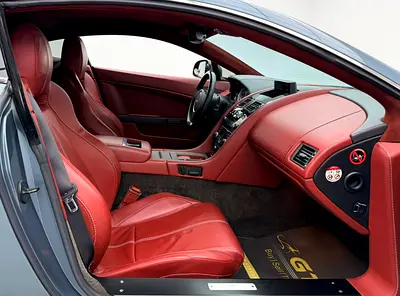 صورة 9 لـ 2015 Aston Martin VANTAGE