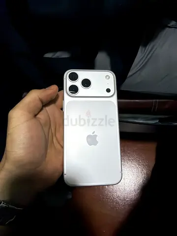 Apple iPhone 17 Pro Max - Silver, excellent Condition