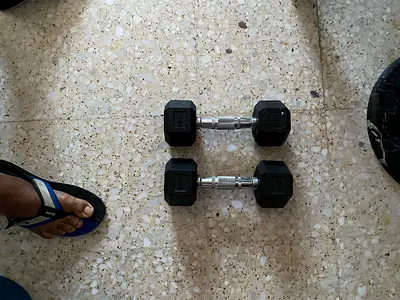 Pair of 8kg Hex Rubber Dumbbells - Good Condition