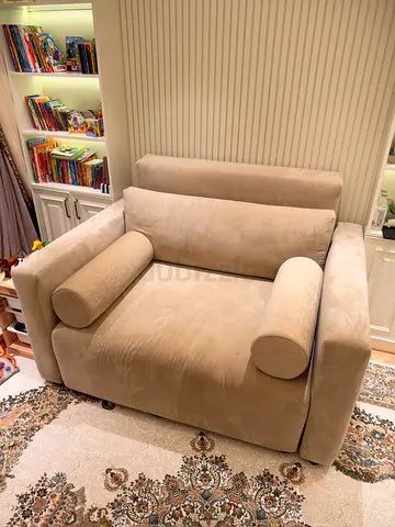 ✨ Brand new & super clean
👶 Perfect for children and young adults
🛋️ Comfortable sofa!