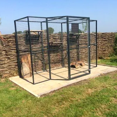 Large outdoor metal aviary / bird flight cage - good condition