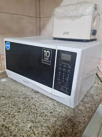 Samsung 23L Microwave Oven – Used, Working Condition