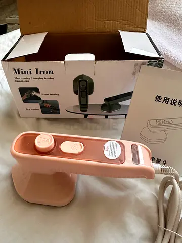 Handheld Mini iron / Garment Steamer - Light Pink, new