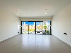 Landscaped | Single Row | Near Central Hub