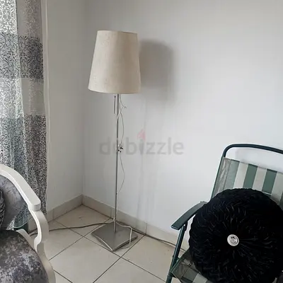 Slim floor lamp with fabric shade - neutral design