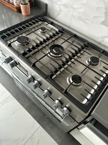 Frigidaire Stainless Steel 5-Burner Gas Range with Oven - Good Condition