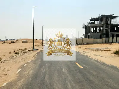 للبيع بالشارقه .. منطقه الحوشي .. ارض سكني استثماري ..  مساحة الأرض 1830 قدم مربع .. تصريح بناء فيلا سكني استثماري .. ارضي + اول + نصف مساحه السقف  تص