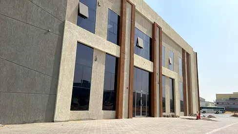 10000 sqrft brand new warehouse with 200kw