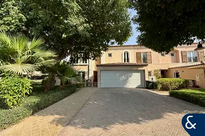 Must See | Corner Unit | Brilliant Location