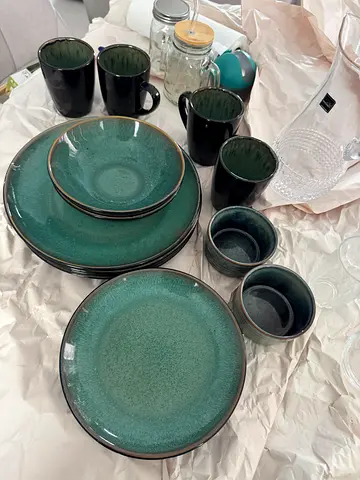 16 piece green stoneware dinner set (plates, bowls, mugs) - good condition
