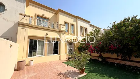 Backing Pool and Park | 2M | Well Kept Family Home