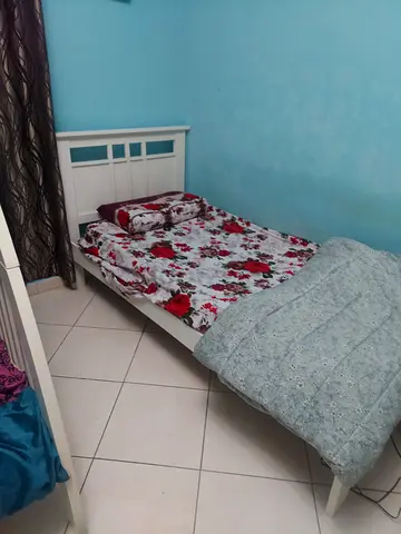 White wooden twin bed