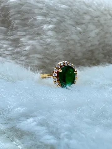 Emerald Ring with Natural Diamonds Complete Certificate