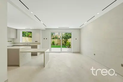 Full Renovated | Back to Back | Extended