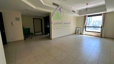 شقة غرفتين وصالة للإيجار في الممزر بإطلالة بحرية ومطبخ واسع. تشمل تكييف مجاني، مسبح، جيم، وموقف سيارات خاص. موقع مميز وخدمات متكاملة.