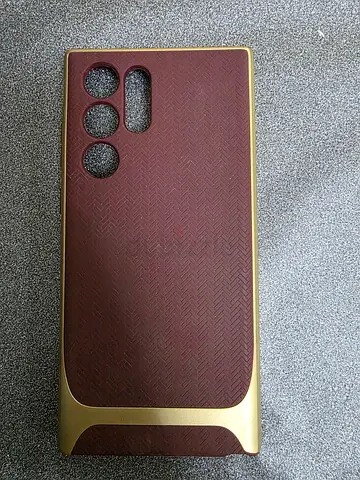 Samsung Galaxy S22 Ultra Brown protective phone case with gold trim - preowned