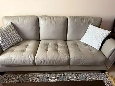 Light grey leather 3-seater sofa and 2 seat in good condition