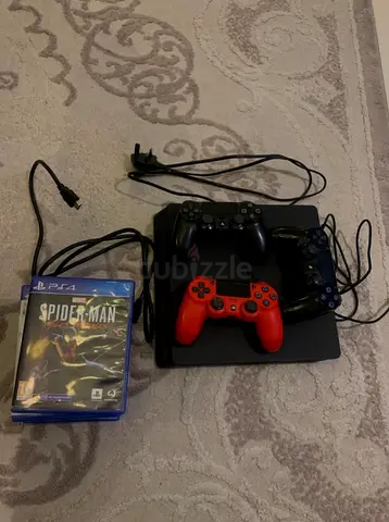 Playstation 4 Clean comes with 3 controllers and seven games