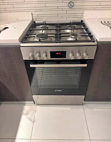 Bosch 60cm Stainless Steel Gas Cooker with Oven - Good Working Condition