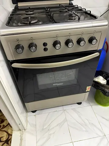 Used freestanding gas cooker with oven - good working condition