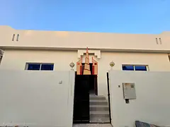 Full renovated like new villa 4 bedroom Majlis 1 kitchen siplit ac single story hot offer 6 cheques 
