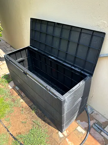 Garden storage box
